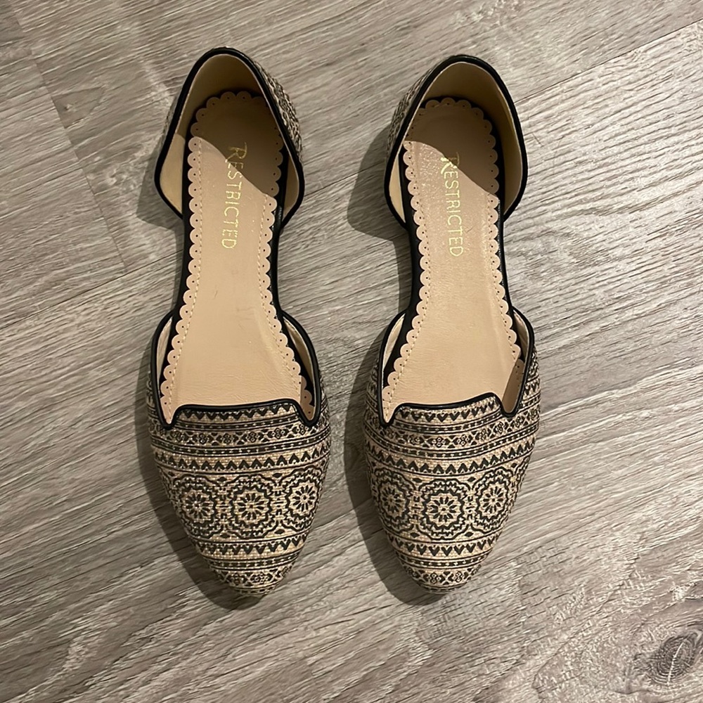NWOT Restricted Flats